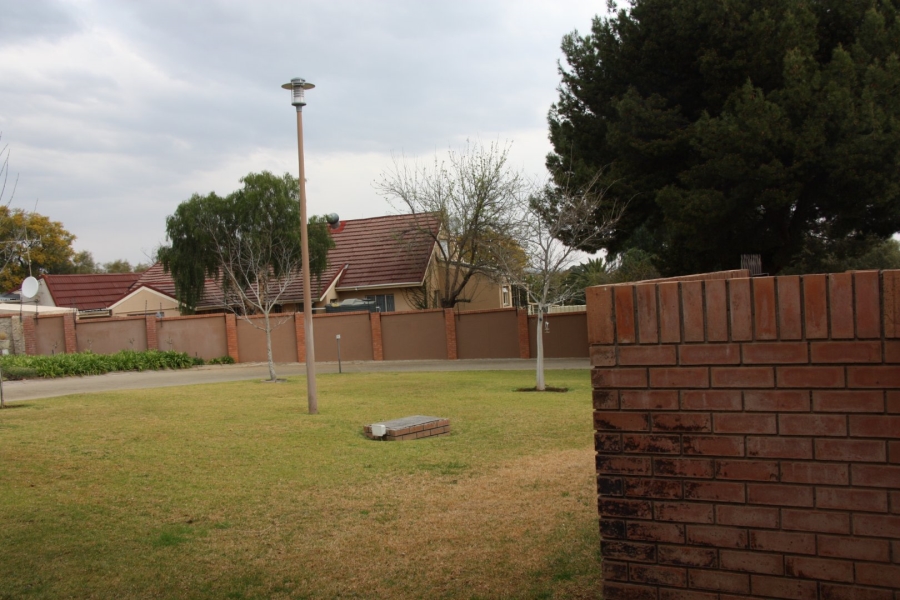 2 Bedroom Property for Sale in Langenhovenpark Free State